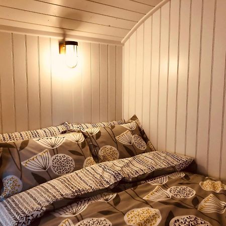 Somerleyton Meadows - The Hideaway Hut & Hot Tub Herringfleet Esterno foto