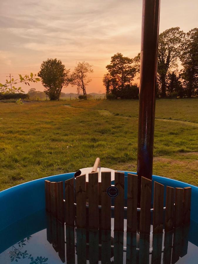 Somerleyton Meadows - The Hideaway Hut & Hot Tub Herringfleet Esterno foto