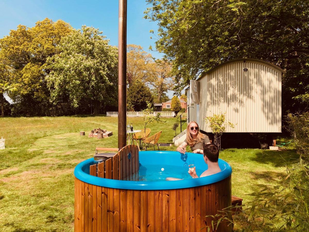 Somerleyton Meadows - The Hideaway Hut & Hot Tub Herringfleet Esterno foto